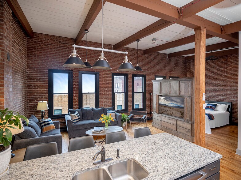 227 W Water St, Elmira, NY à louer - Photo du bâtiment - Image 3 de 5