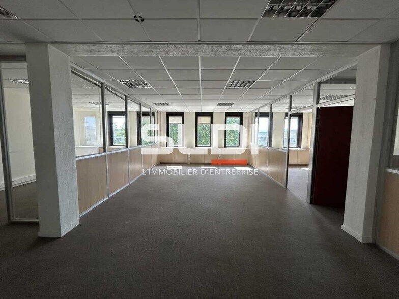 5 Route Du Paisy, Dardilly for lease - Interior Photo - Image 3 of 13