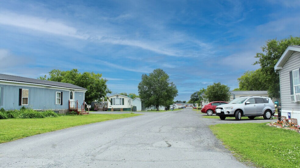 50 Davis St, Presque Isle, ME à vendre - Photo du bâtiment - Image 1 de 69