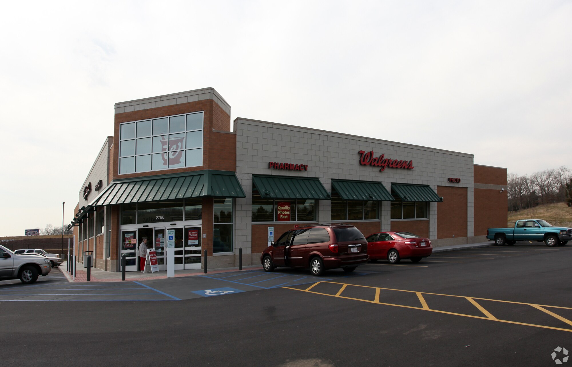 2790 E Stone Dr, Kingsport, TN for sale Building Photo- Image 1 of 3