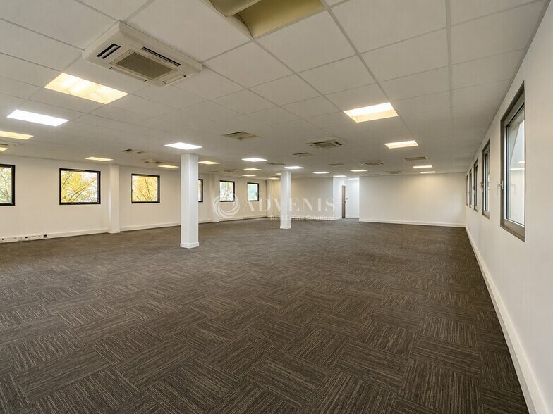Office in Boulogne-Billancourt for lease - Building Photo - Image 1 of 9