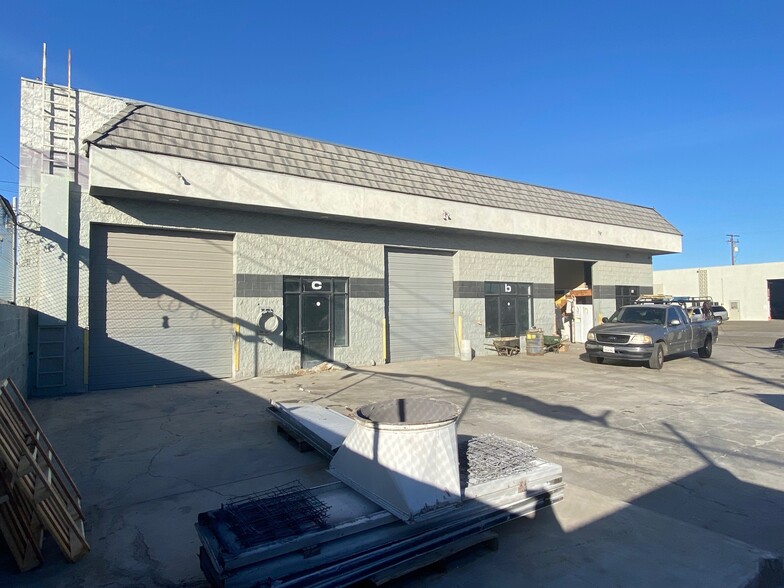 124 W Ovington St, Lancaster, CA for lease - Building Photo - Image 2 of 6