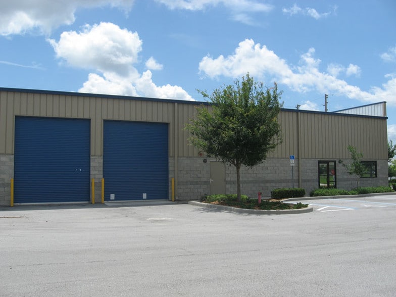 160-220 Springview Commerce Dr, DeBary, FL à vendre - Photo du bâtiment - Image 2 de 7