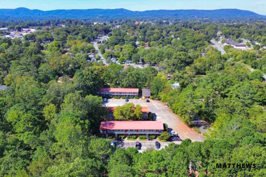 1418 Burgess Dr, Dalton, GA for sale - Building Photo - Image 3 of 7