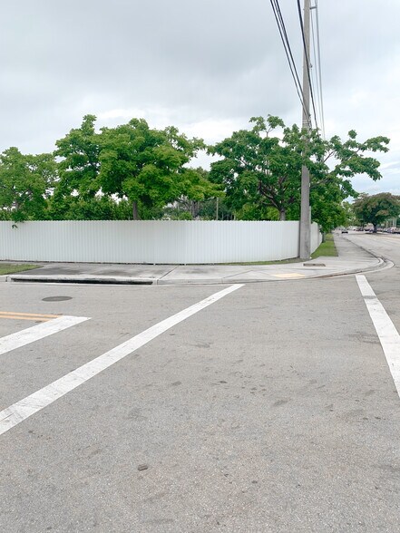 1401 NW 108th Ave, Sweetwater, FL à louer - Photo du bâtiment - Image 3 de 7