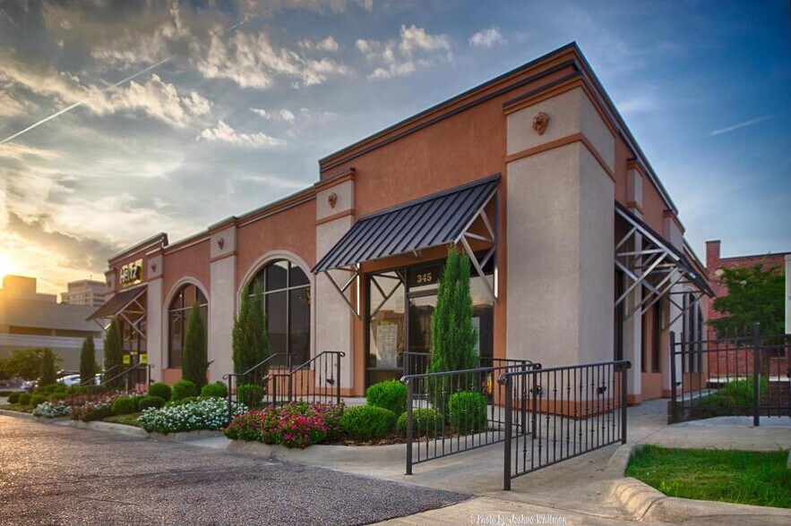 341-345 Molton St, Montgomery, AL à louer - Photo du bâtiment - Image 2 de 5