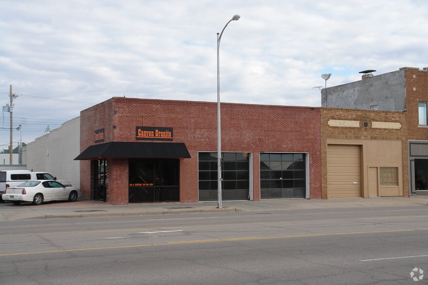 1116 E Douglas Ave, Wichita, KS for lease - Primary Photo - Image 1 of 3