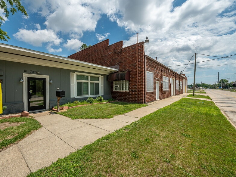 111 Jones Ave, Monroe, MI for lease - Building Photo - Image 2 of 39