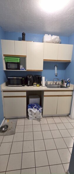 5701 Houchin St, Naples, FL à louer - Photo intérieure - Image 3 de 6