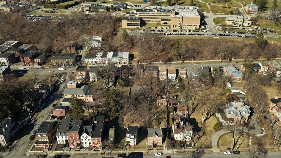 Newburgh 21 - 369 Liberty St NY 12550 portfolio of 2 properties for sale on LoopNet.ca - Primary Photo - Image 1 of 24