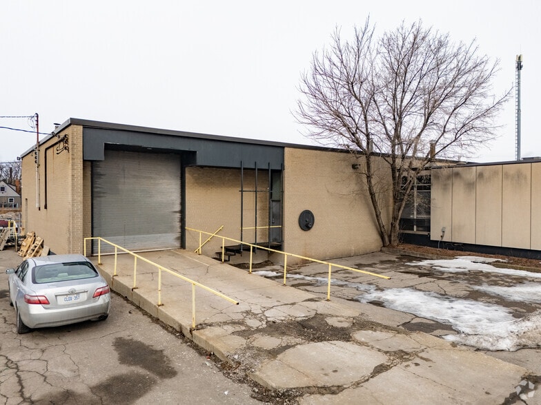 821 Woodward Ave, Hamilton, ON à louer - Photo du bâtiment - Image 2 de 2