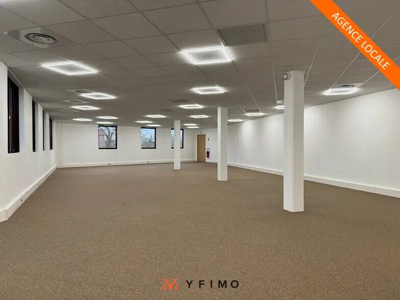 Office in Saint-Germain-en-Laye for lease - Interior Photo - Image 1 of 6