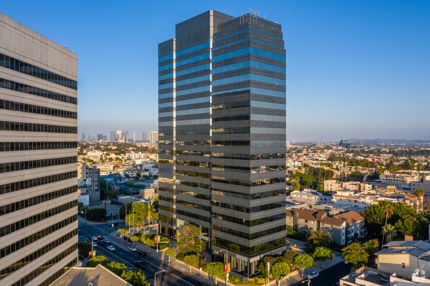 12100 Wilshire Blvd, Los Angeles, CA à louer - Photo du bâtiment - Image 2 de 11