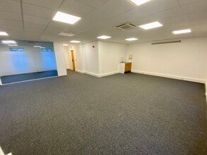 Vimy Rd, Leighton Buzzard à louer Photo intérieure- Image 2 de 2