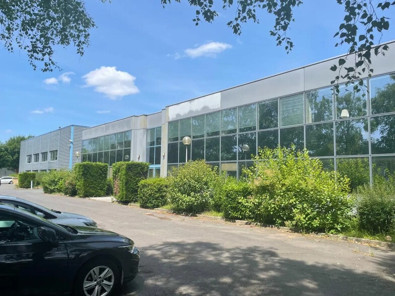 Flex in Tremblay-en-France for lease - Building Photo - Image 1 of 11