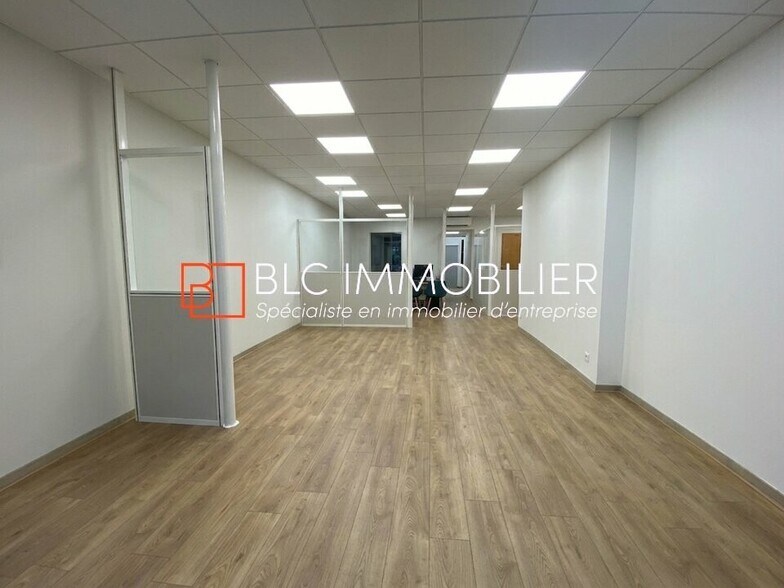 Retail in Marseille for lease - Building Photo - Image 2 of 6