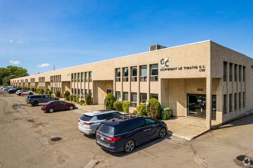 9681-9725 Rue Clément, Montréal, QC à louer - Photo du bâtiment - Image 2 de 7