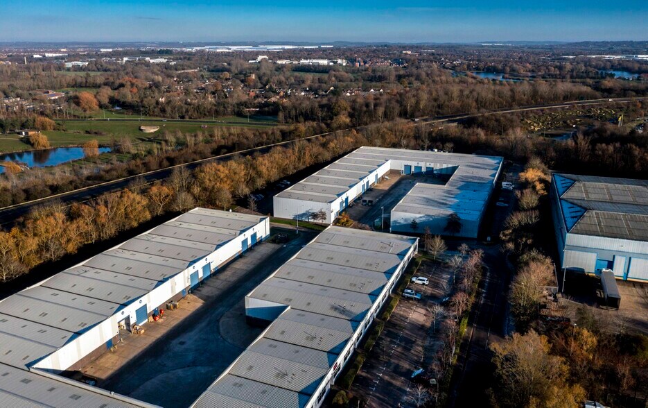 13-27 Clarke Rd, Milton Keynes à louer - Aérien - Image 3 de 9