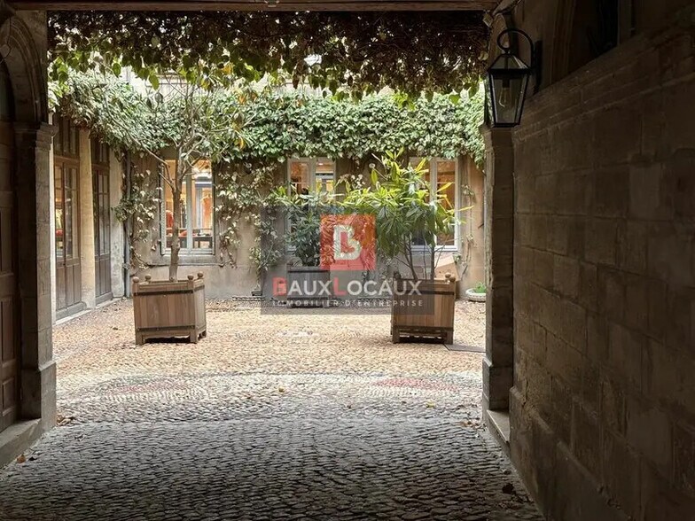 Office in Avignon for sale - Building Photo - Image 2 of 3
