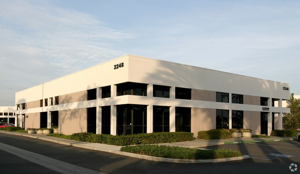 2248 Obispo Ave, Signal Hill, CA for lease - Primary Photo - Image 1 of 2