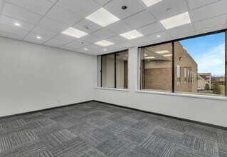 26 Harbor Park Dr, Port Washington, NY for lease Interior Photo- Image 2 of 10