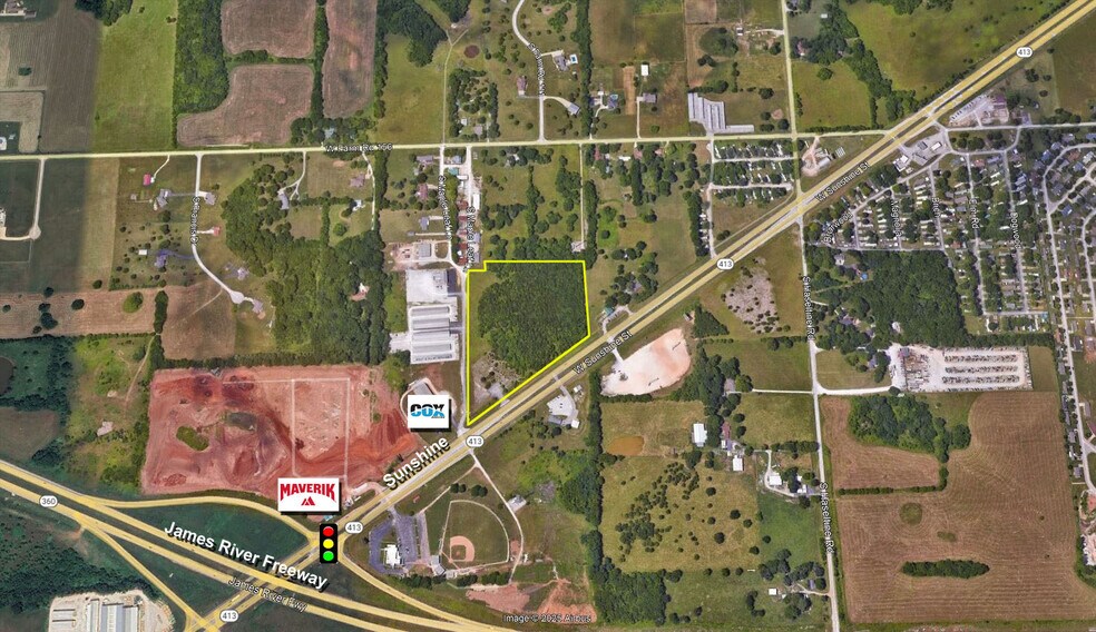 5389 W Sunshine, Springfield, MO à vendre - Photo du bâtiment - Image 3 de 4