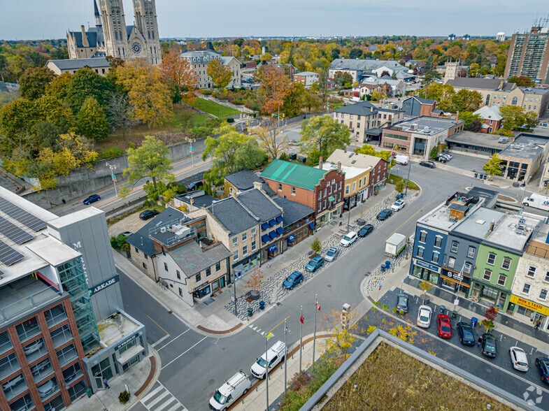 18 Wilson St, Guelph, ON à louer - Aérien - Image 2 de 2