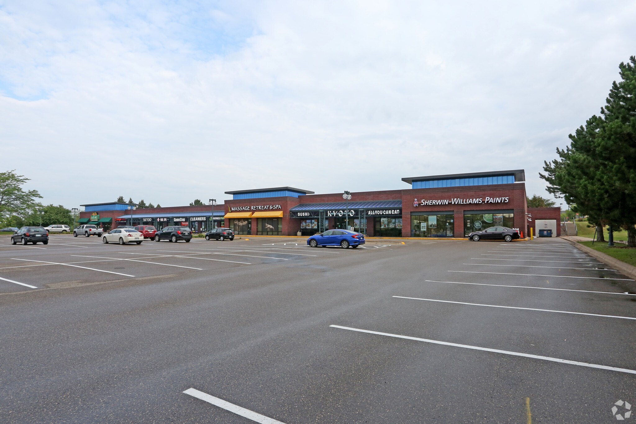 8240-8266 Commonwealth Dr, Eden Prairie, MN for lease Primary Photo- Image 1 of 4