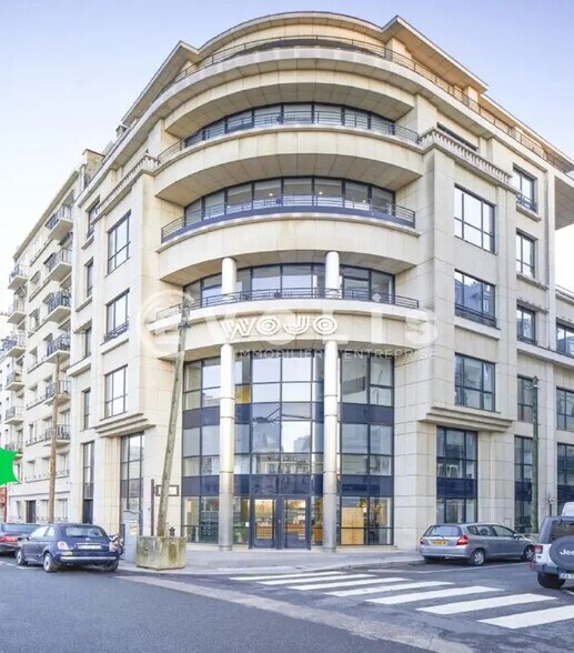 Bureau dans Neuilly-sur-Seine à louer - Photo du bâtiment - Image 1 de 2