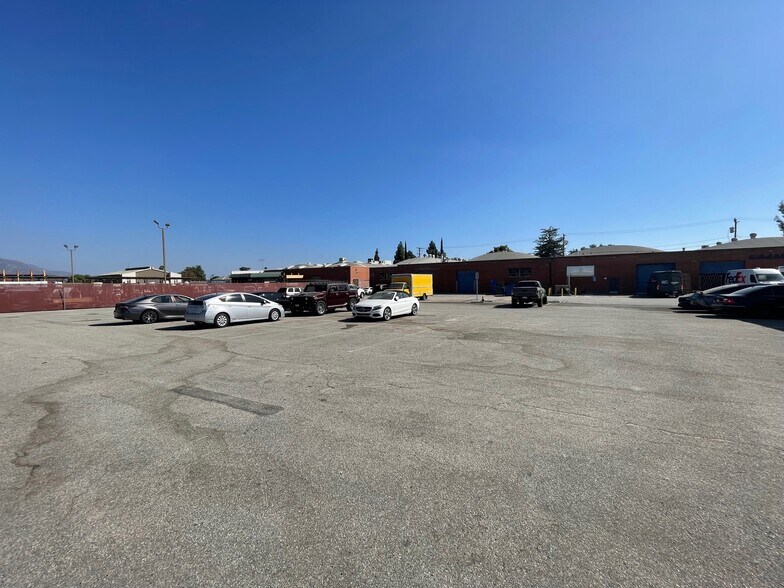 2909-29121 Thornton Ave, Burbank, CA à louer - Photo du bâtiment - Image 3 de 18