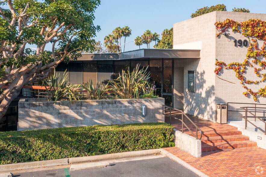 190 Newport Center Dr, Newport Beach, CA à louer - Photo du bâtiment - Image 3 de 4