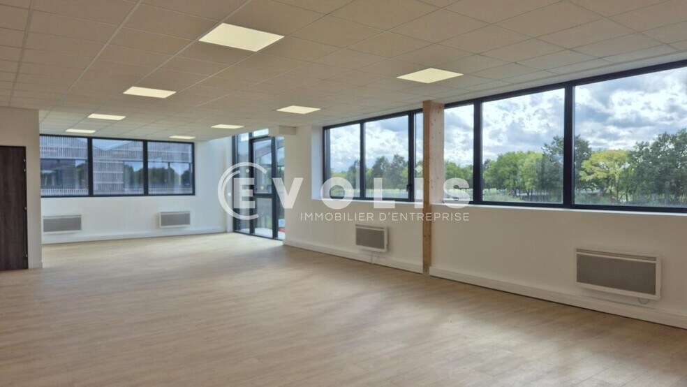Office in Serris for lease - Interior Photo - Image 2 of 8