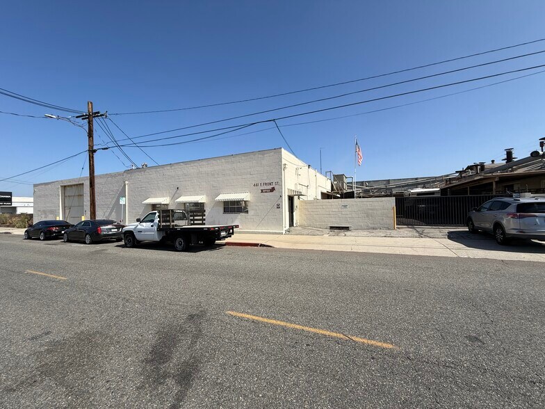 451 Front St, Covina, CA à vendre - Photo du bâtiment - Image 2 de 3