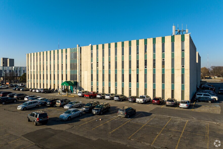 21700 Greenfield Rd, Oak Park, MI à louer - Photo du bâtiment - Image 2 de 10