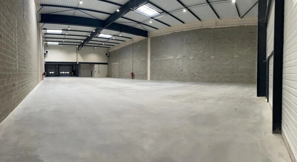 Office in SAINT-OUEN-L'AUMONE for lease - Building Photo - Image 3 of 16