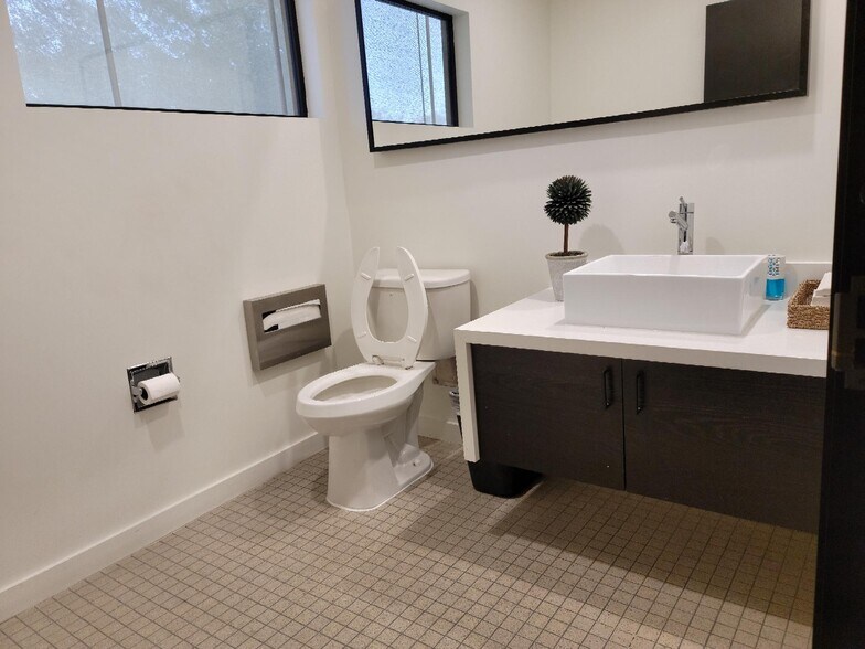 3745 Long Beach Blvd, Long Beach, CA à louer - Photo intérieure - Image 3 de 5