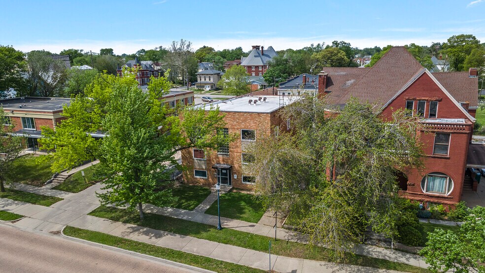 320 W Main St, Decatur, IL à vendre - Photo du bâtiment - Image 2 de 2