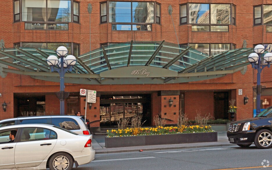 1168 Bay St, Toronto, ON à louer - Photo du bâtiment - Image 2 de 5