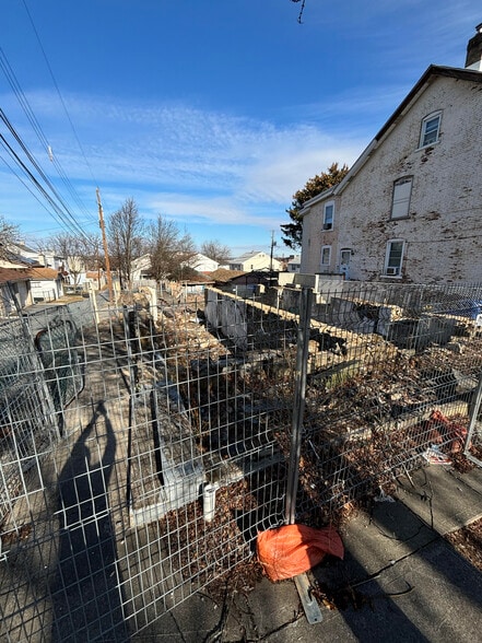 1611 E 8th St, Bethlehem, PA à vendre - Photo principale - Image 1 de 1