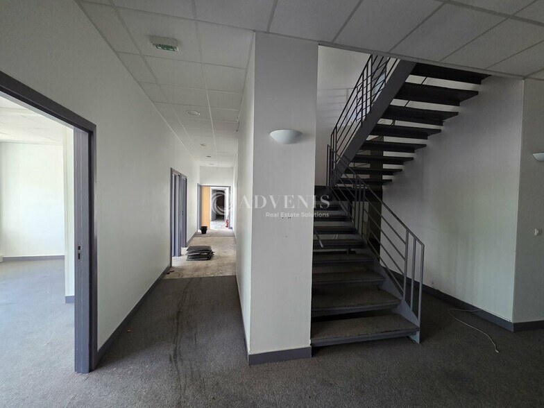 Office in Villepinte for lease - Interior Photo - Image 3 of 15