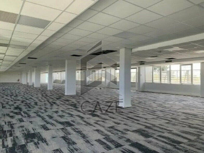 Office in Mérignac for lease - Interior Photo - Image 2 of 6