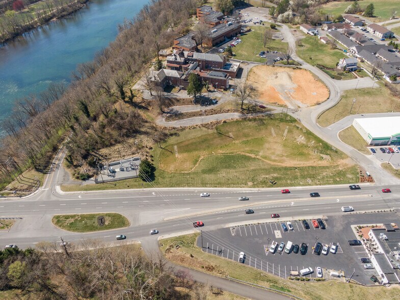 Lee Hwy, Radford, VA à vendre - Photo du bâtiment - Image 2 de 21