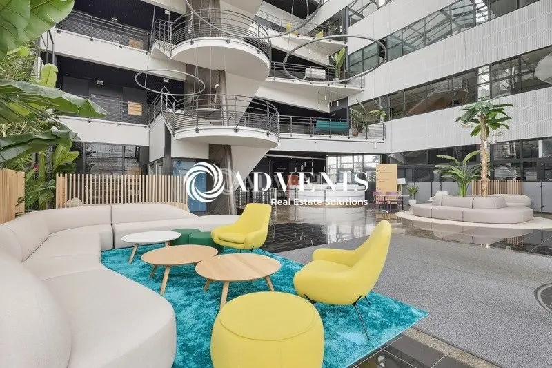 Flex in Guyancourt for lease - Lobby - Image 3 of 4