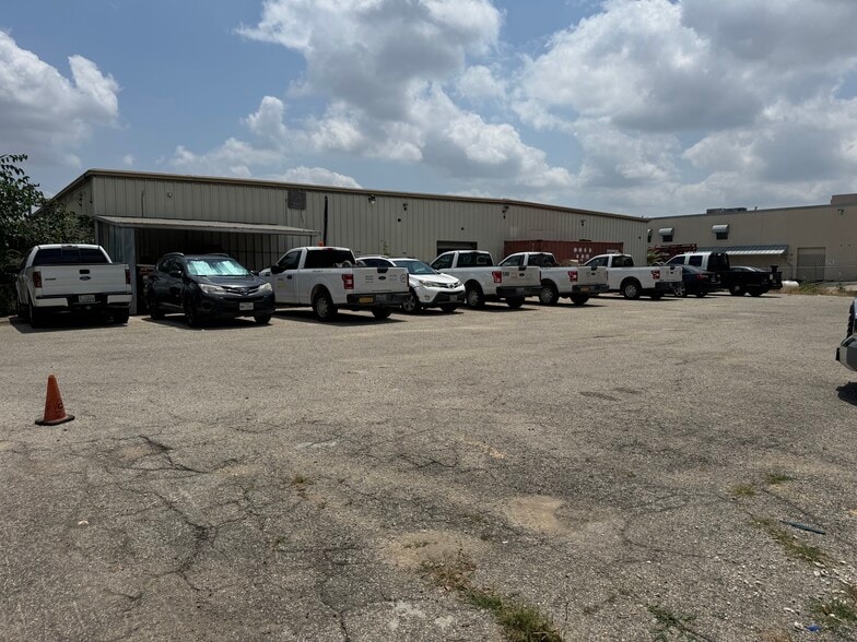 3 Burwood Ln, San Antonio, TX à vendre - Photo du bâtiment - Image 2 de 4