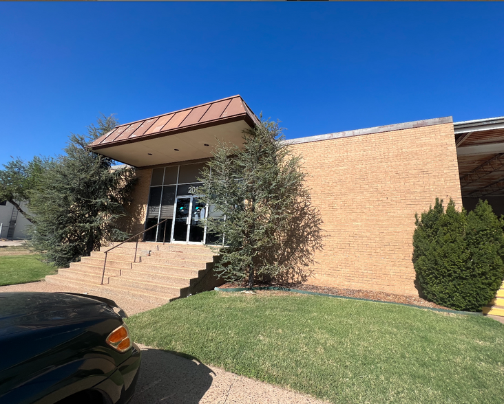 201 N Ann Arbor Ave, Oklahoma City, OK for lease - Building Photo - Image 1 of 19