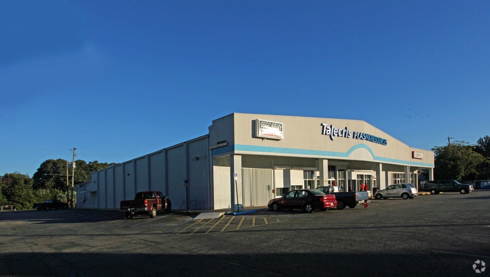 3810 Barrancas Ave, Pensacola, FL for lease - Primary Photo - Image 1 of 12