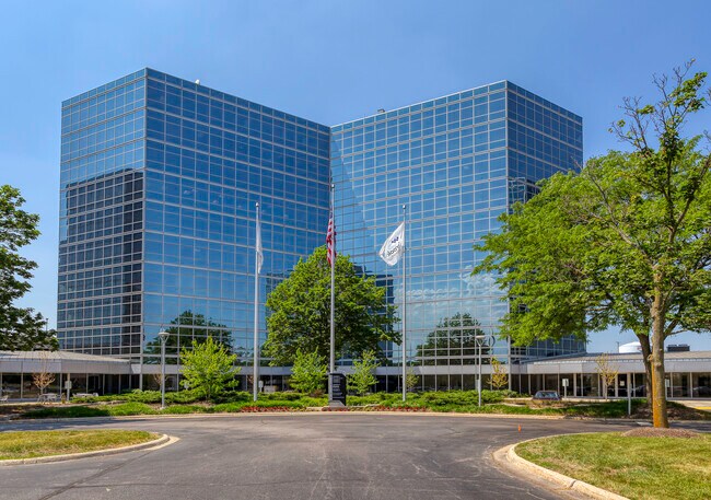 More details for 1 Westbrook Corporate Ctr, Westchester, IL - Office, Retail for Lease