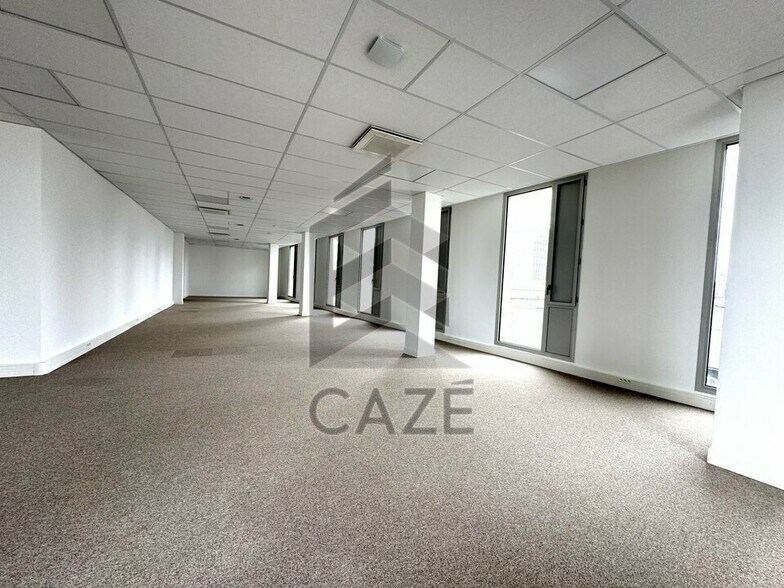 Office in Bordeaux for lease - Interior Photo - Image 3 of 6