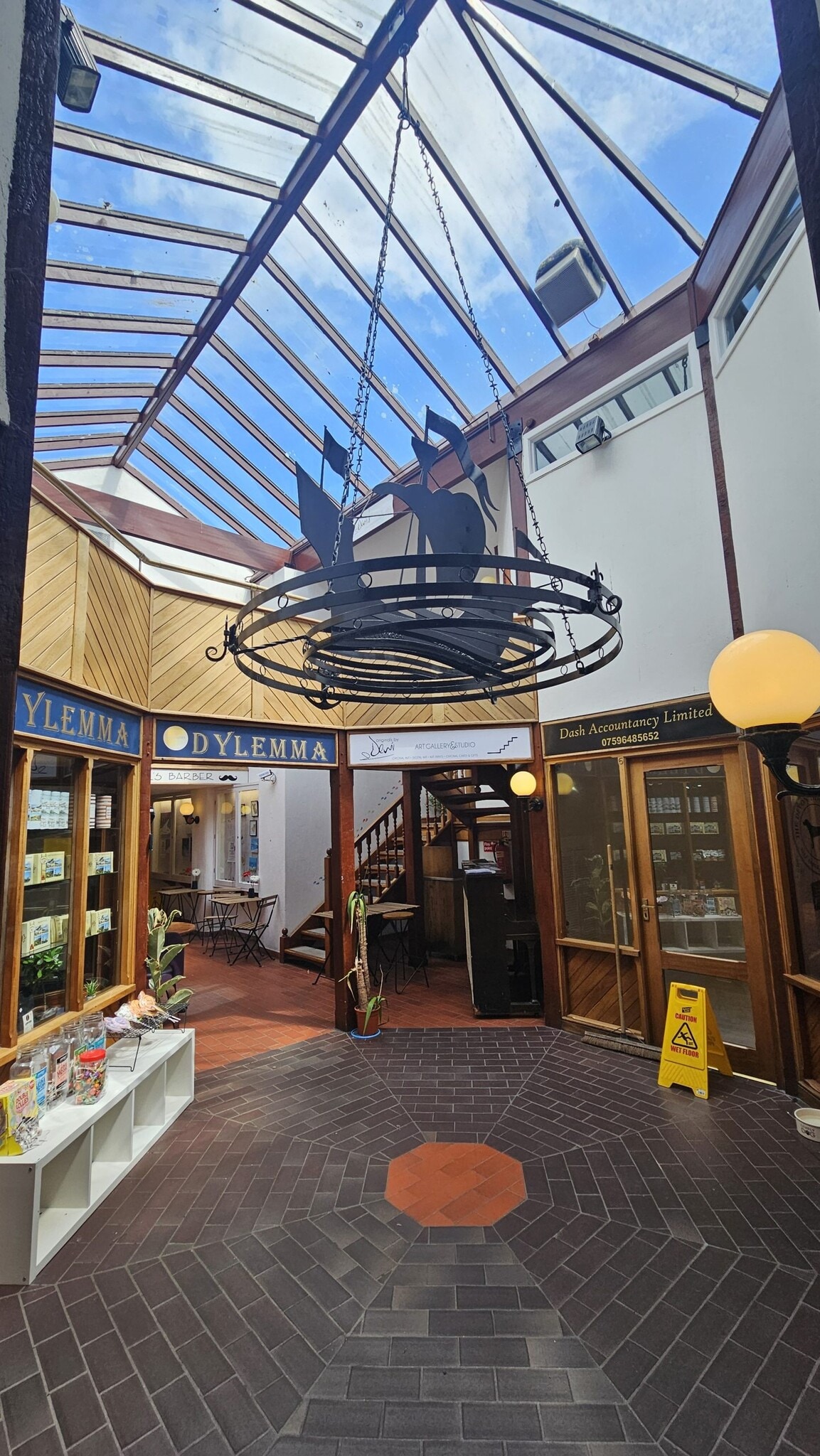 Duke St, Dartmouth for lease Interior Photo- Image 1 of 2