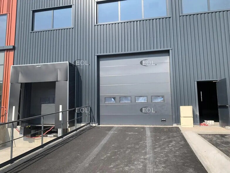 Industrial in SAINT-OUEN-L'AUMONE for lease - Building Photo - Image 2 of 9